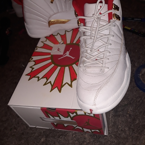 Jordan Retro 12 fiba sz 9.5 like new - Picture 2 of 11